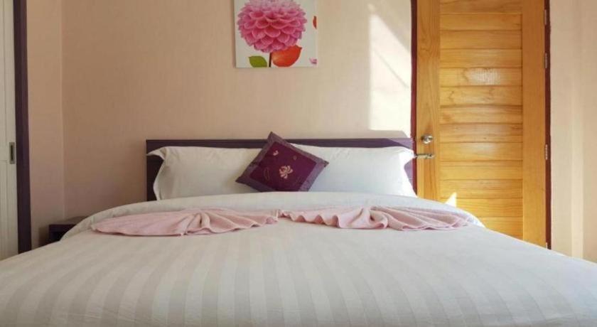 V-House Hotel Trang Luaran gambar