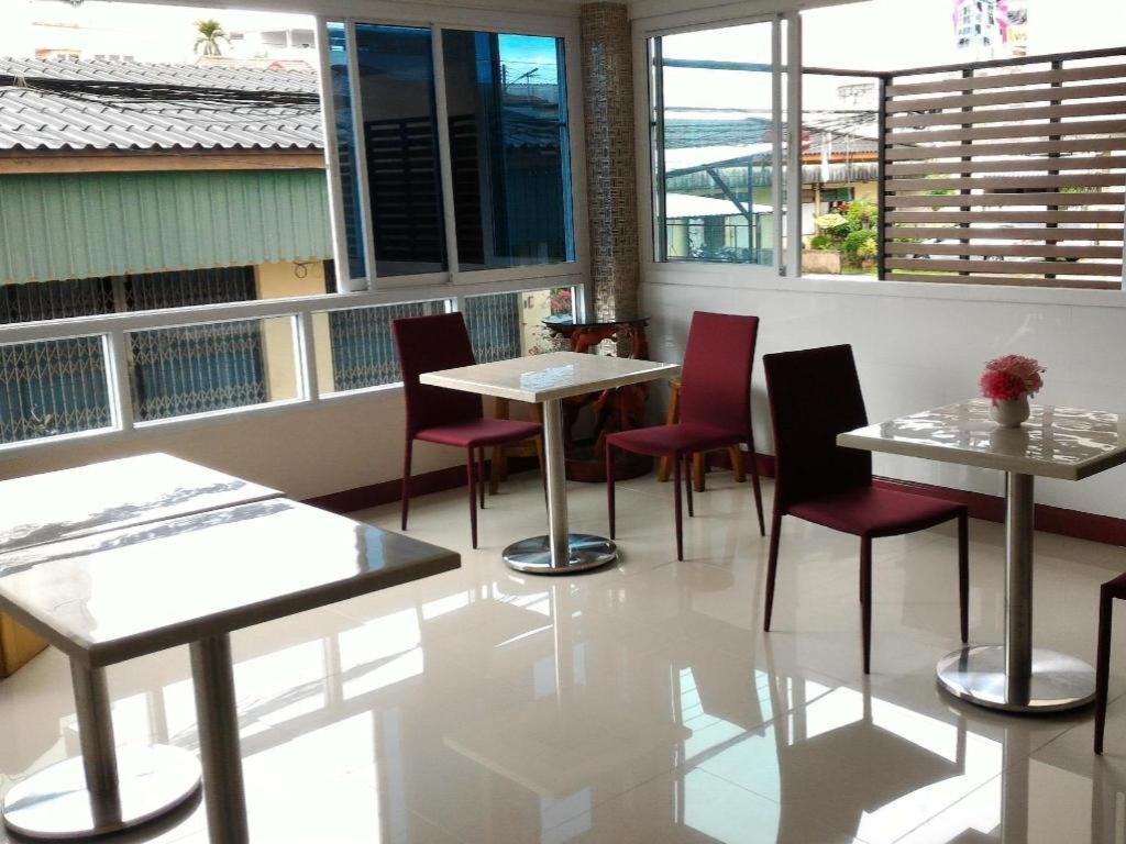 V-House Hotel Trang Luaran gambar