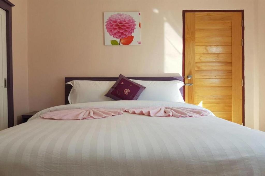 V-House Hotel Trang Luaran gambar